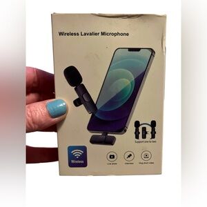 Dual Wireless Lavalier Mic System USBC Like New!